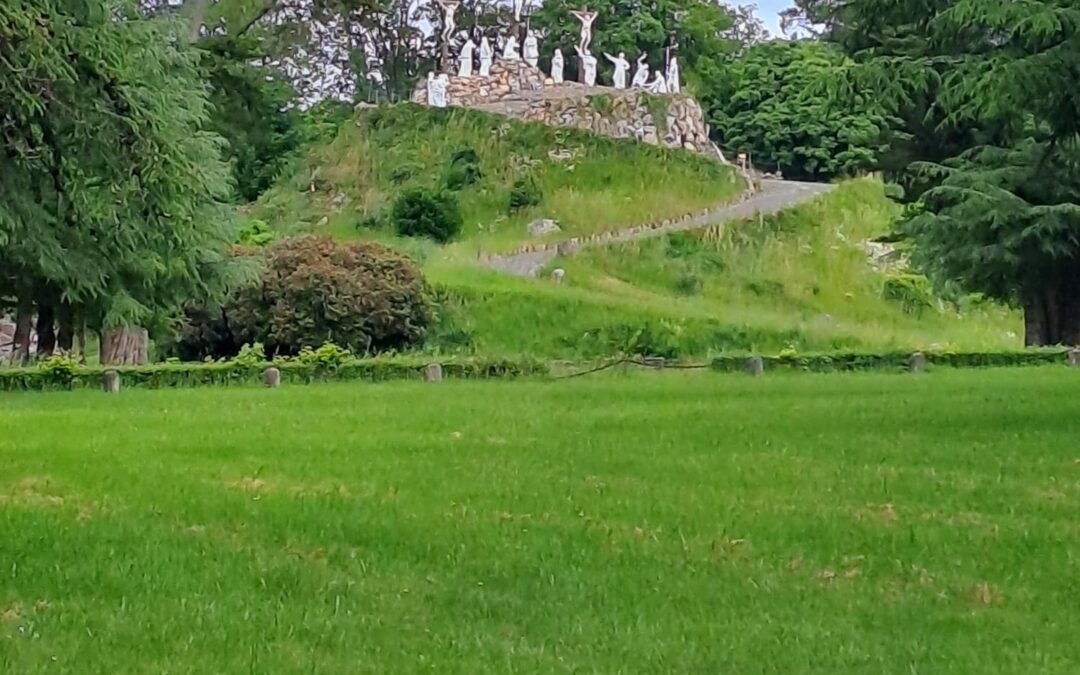 Découverte d’un lieu de Pélerinage : Le Cavaire de Ponchâteau et le prêtre qui en est à l’origine : Saint Louis-Marie Grignon de Montfort.